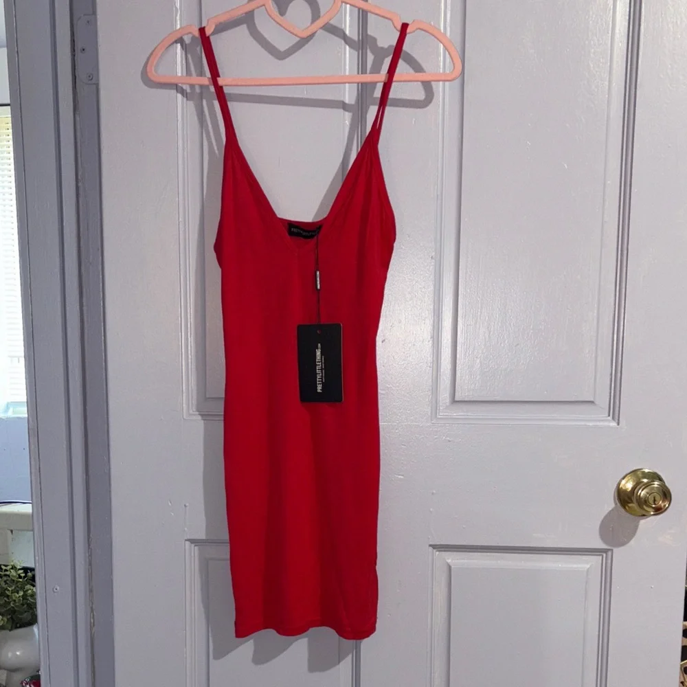 PrettyLittleThing Vibrant Red V-Neck Dress